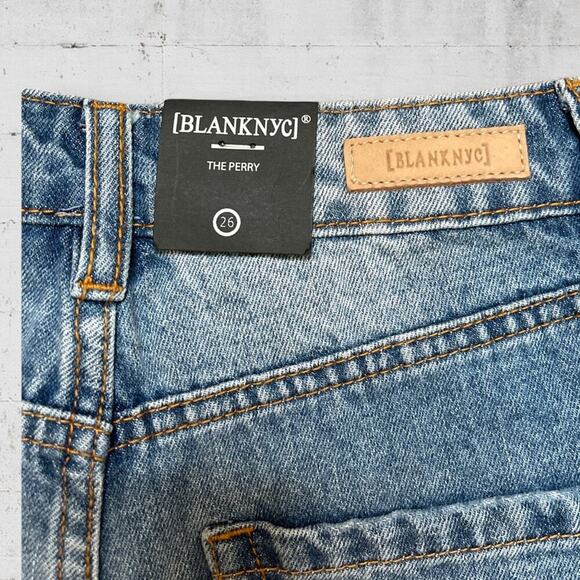 NWT Blank NYC The Perry Mom Shorts High Waist Distressed Size 26 - Picture 3 of 9